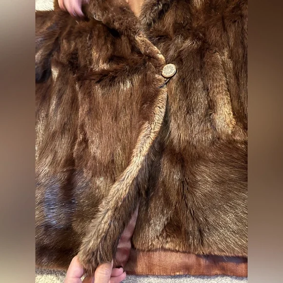 Short Style Fur Coat - Picture 3 of 16